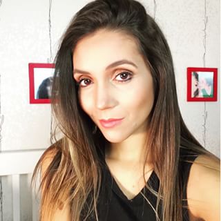 Dia de gravar pro canal! 💁🏻 to pensando em fazer mais um vídeo de perguntas e respostas! Que cês acham? Topariam mandar algumas? 😊