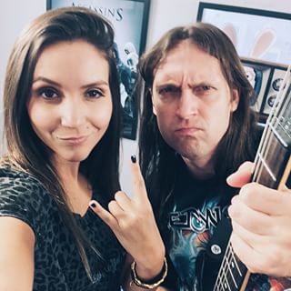 Hoje é dia de rock bebê! 🎶 Com @brunosutter e Rocksmith na #UbiTV!