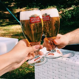 Cheers, Djoko! 🎾 Jogo suado, vitória merecida! 😎 #Wimbledon #HeresToPerfection @stellaartoisbrasil