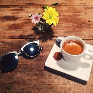 Nunca subestime o poder de um bom café. Jamais! 😎🌼☕️ #amocafe #espressotime #coffeelovers #vilamadalena