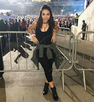 roqueira 🤘🏼~ #bonjovi ao vivo em São Paulo detonando, fazendo o bis do bis e com direito a Always! Mostrei mais no stories 🎵😍 #saopaulo #011 #bonjovinorockinrio #bonjovinoallianzparque #achadosdasemana #lookdodia #ootd #girlpower @bonjovi #lookdanoite #sabado #show #saopaulotrip #sptrip #rock #rockinrio