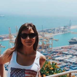 O #tbt vai hoje para uma das cidades mais incríveis que já visitei: Barcelona! 🇪🇸💃🏻 Que saudade desse lugar! Quem quer um lugar foda pro verão gringo e que não seja só pra milionário, lá é uma excelente pedida! #barcelonacity #montjuiccastle