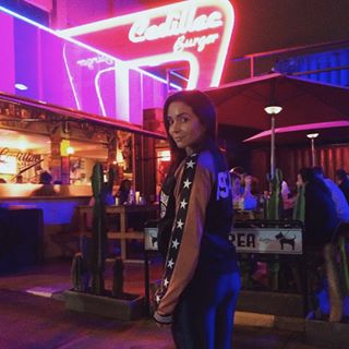the burger night 🌙🚀🍔 | foto de ontem no @cadillacburger! 👻 snapchat: feepineda #aboutlastnight