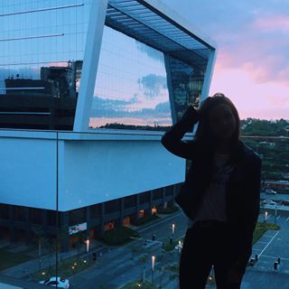 Que você tenha a sorte da única coincidência que vale a pena: ser a pessoa certa na hora certa ⭐️🙏🏻⭐️ | Já teve vídeo novo no canal essa semana e hoje vai rolar a resenha da série #Girlboss! ❤️ VAI LÁ e se inscreve para não perder nada: YouTube.com/FernandaPineda {link na bio!} .
#skyporn #picoftheday #sunsetlovers #bomdia #ceuazul #achadosdasemana