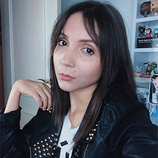 Esta moça de olhar profundo TÁ LOUCA PRA SER SUA MIGS 😍😍😍 Tem VÍDEO NOVO no canal falando justamente sobre a dificuldade que é fazer amigos depois de adulto e sobre como tirar ~amizades platônicas~ do papel! Tem um #friendcrush? Então assiste o vídeo e manda pra pessoa! Link na bio ou digita aí: YouTube.com/FernandaPineda 👯👯‍♂️ #friendcrush #youtubebrasil #videonovo #picoftheday #unapologeticselfie