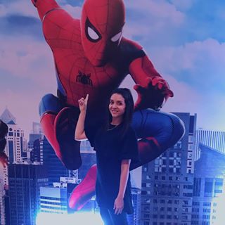 YAY! O que é #HomemAranhaDeVoltaAoLar gente? Suuuuper divertido! 🕷❤️ Adorei ter ido na pré-estreia e quero fazer uma live HOJE, quinta, para comentar o filme SEM SPOILERS lá no canal no YouTube às 22h! Topam?? Bora?? Quem já tiver perguntas sobre o filme, deixa aqui na foto pra gente já abrir o programa de hoje respondendo! ➡️ Aproveita e se inscreve no canal para não perder: YouTube.com/FernandaPineda [link na bio!] Espero vocês lá às 22h, quero só ver - vai ser minha primeira live por lá! 😂 
Obrigada @sonypicturesbr pelo convite! #homemaranha #spiderman #spidermanhomecoming #youtubebrasil