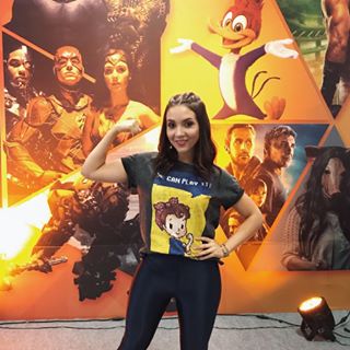 #BGS começando e mais um dia de cosplays incríveis aqui no palco #KinoplexCosplayZone! 👊🏼💥Vem ver os concursos às 17h e às 19h! T-shirt fofa e pixelada oficial da @brasilgameshow, à venda na loja do evento! ❤️ | #girlpower #gamergirl #bgs217 #brasilgameshow