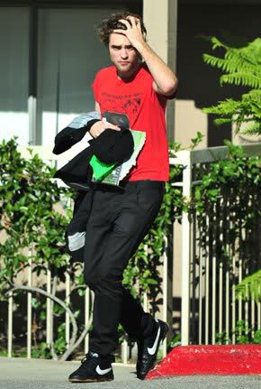 Robert Pattinson está precisando fazer uma vaquinha?