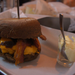 Holy Burger: hambúrguer para comer rezando no centro de SP